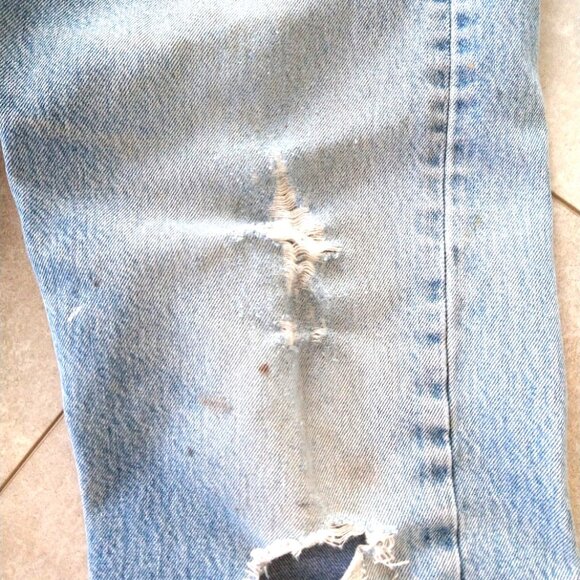 Men's used Levi's 501 'Shrink to Fit' button fly - 36 x 34 (34 x 31) - Picture 3 of 4